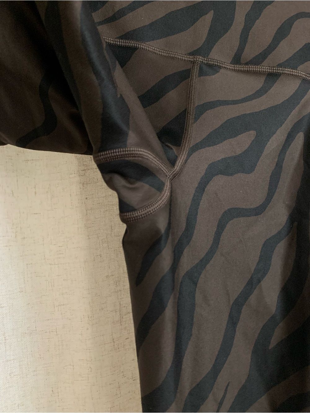 Athleta Salutation Stash Pocket 7/8 Black Brown Zebra-Print High-Rise Leggings S - Picture 6 of 8